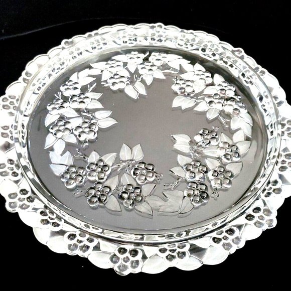 L@@K Gorgeous Glass Flower Embossed Round Serving Plate Platter 13.5" - Picture 5 of 5